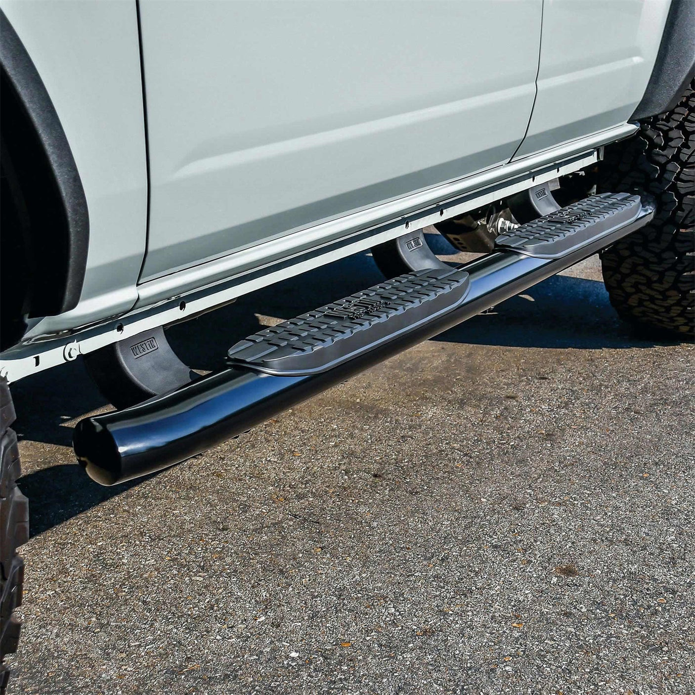 Westin 21-24195 2021-2024 Ford Bronco PRO TRAXX 4 in. Oval Nerf Step Bars - 72 in. Long