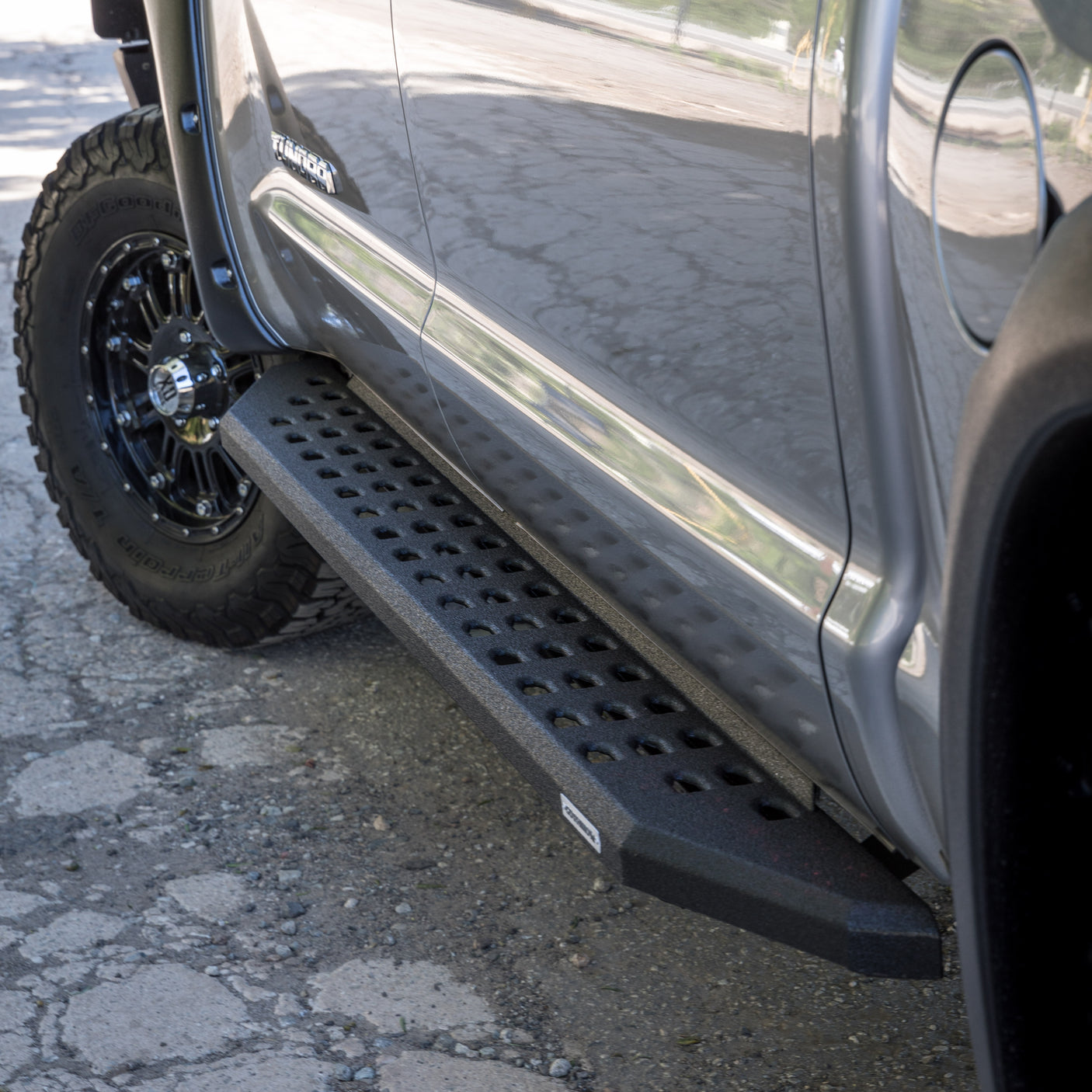 Go Rhino 69404887T 2020-2024 Chevy Silverado 2500/3500 HD RB Series RB20 Running Boards with Mounting Bracket Kit