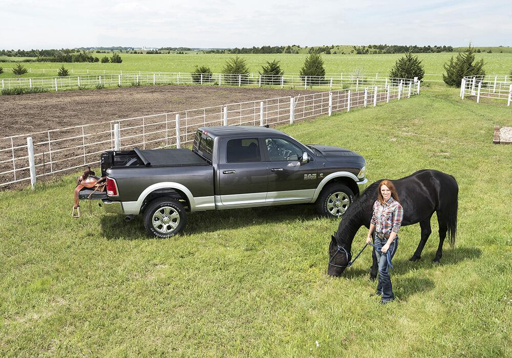 Truxedo TruXport 207701 2008-2014 Nissan TITAN Roll-Up Soft Tonneau Cover 8 ft. Bed