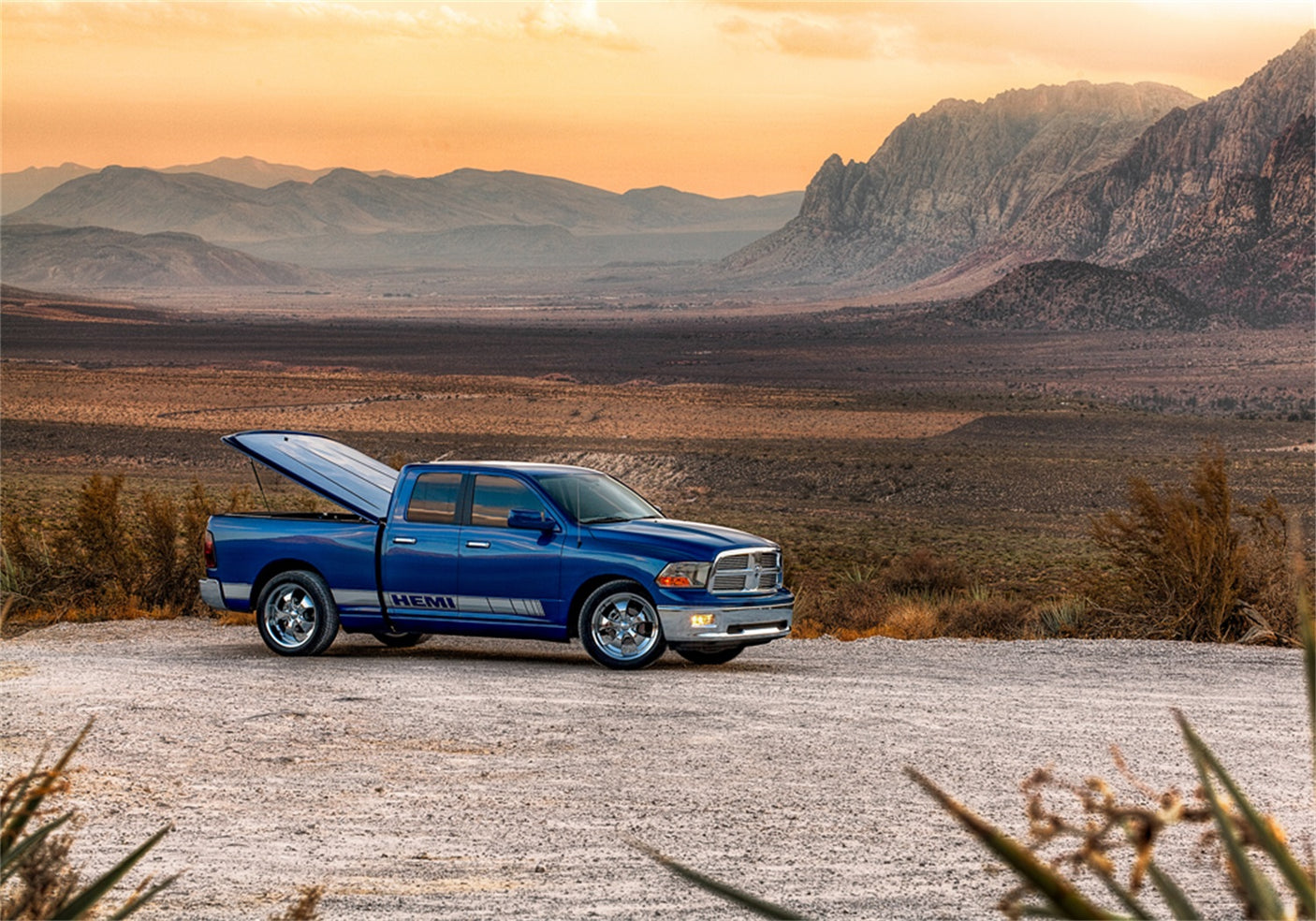 UnderCover LUX UC1146L-GPJ 2019 GMC Sierra 1500 One-Piece Tonneau Cover 8 ft. Bed