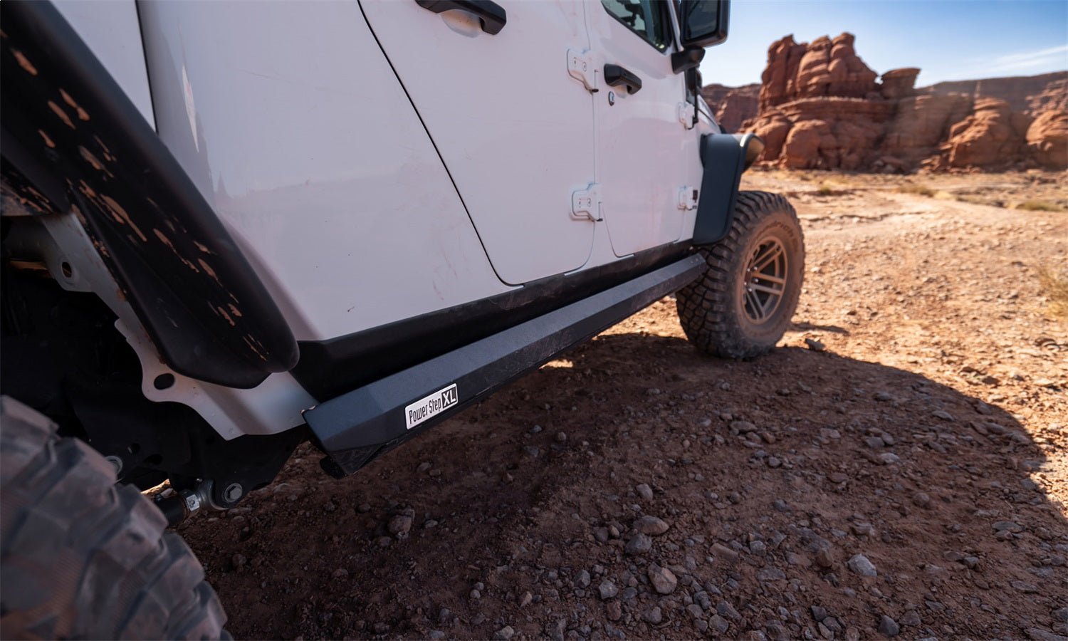 AMP Research PowerStep XL 77135 - 01A 2020 - 2024 Jeep Gladiator JT Running Board - Rugged Truck Gear