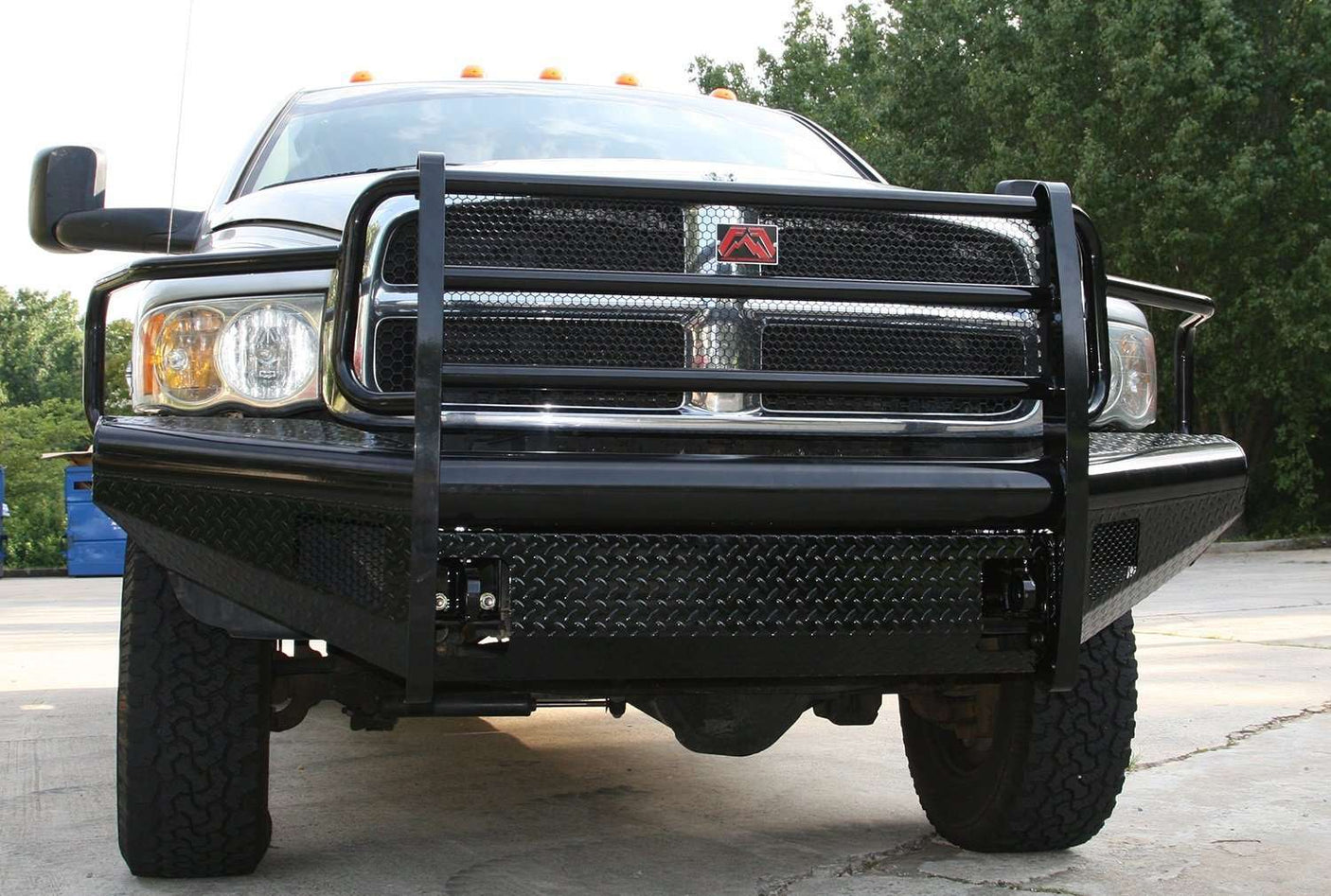 Fab Fours DR03-S1060-1 Dodge Ram 2500/3500/4500/5500 HD 2003-2005 Black Steel Front Bumper Full Guard-BumperStock