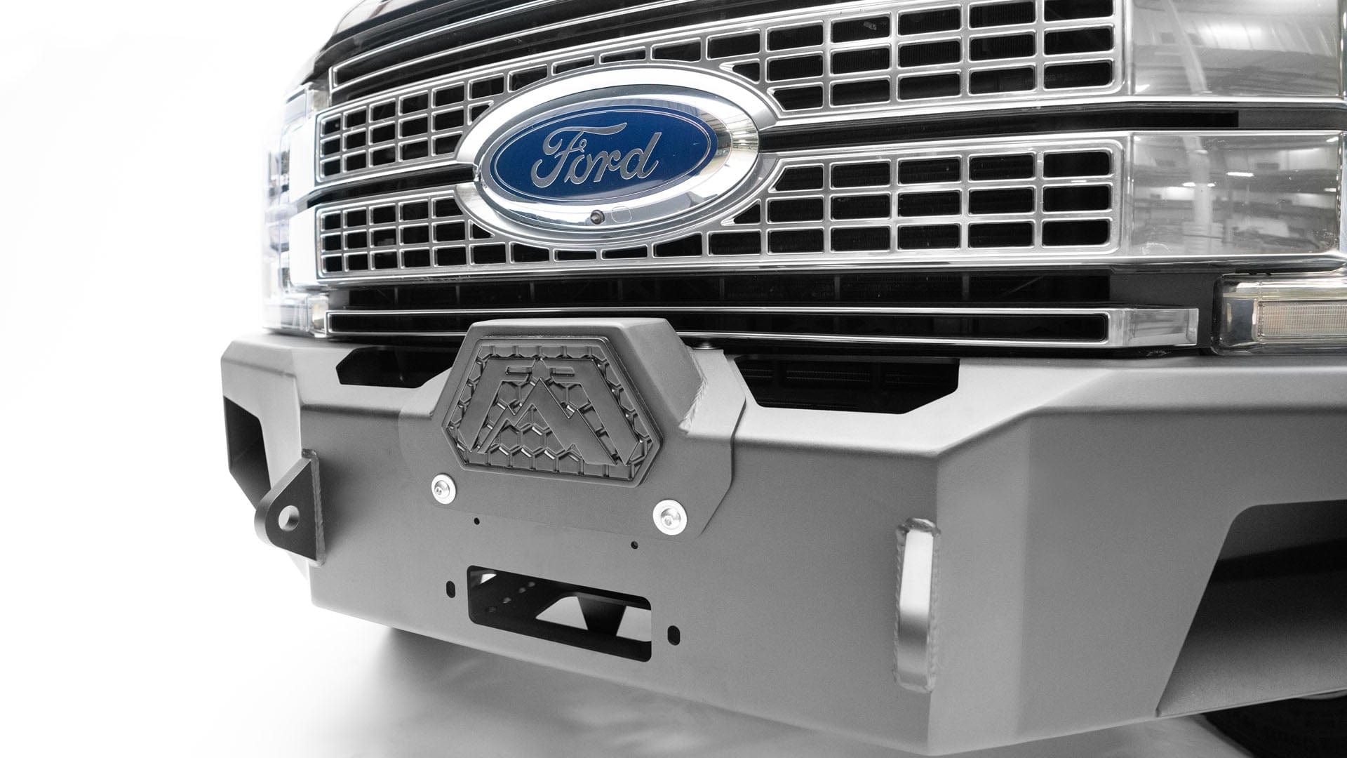 Fab Fours FS17 - A4260 - 1 Ford F450/F550 Superduty 2017 - 2022 New Premium Front Winch Bumper Full Guard - Rugged Truck Gear