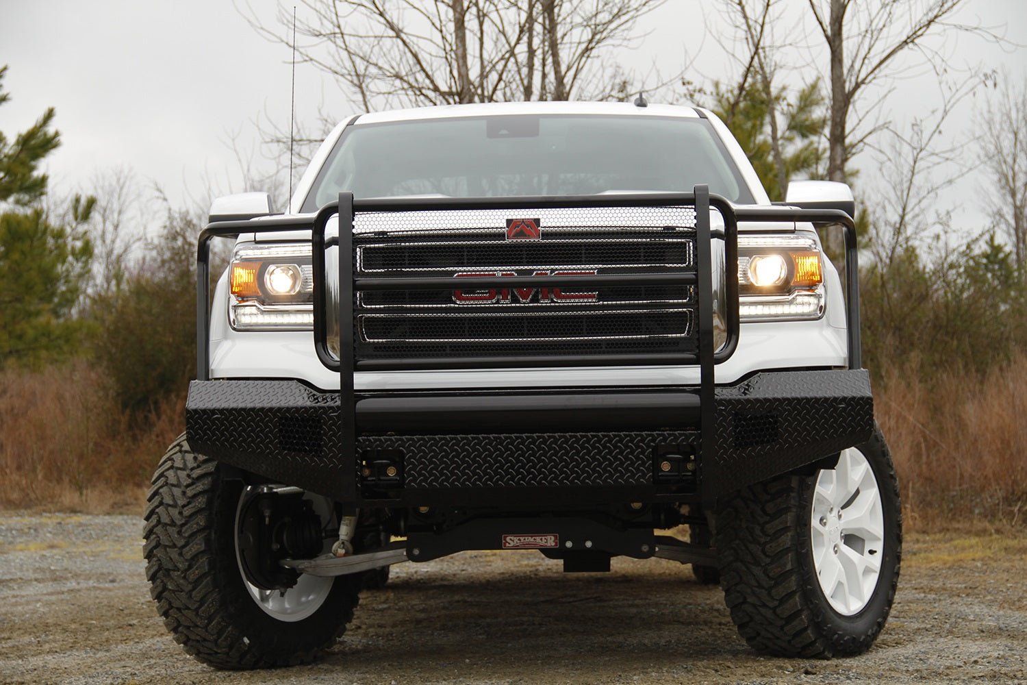 Fab Fours GM07 - K2160 - 1 GMC Sierra 1500 2007 - 2013 Black Steel Front Bumper Full Guard - Rugged Truck Gear