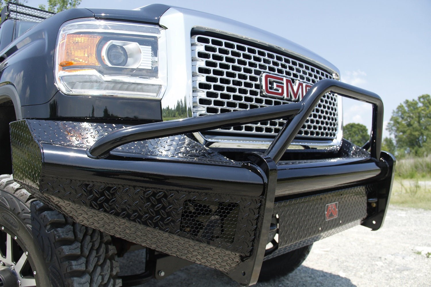 Fab Fours GM11 - S2862 - 1 GMC Sierra 2500/3500 HD 2011 - 2014 Black Steel Front Bumper Pre - Runner Guard - Rugged Truck Gear