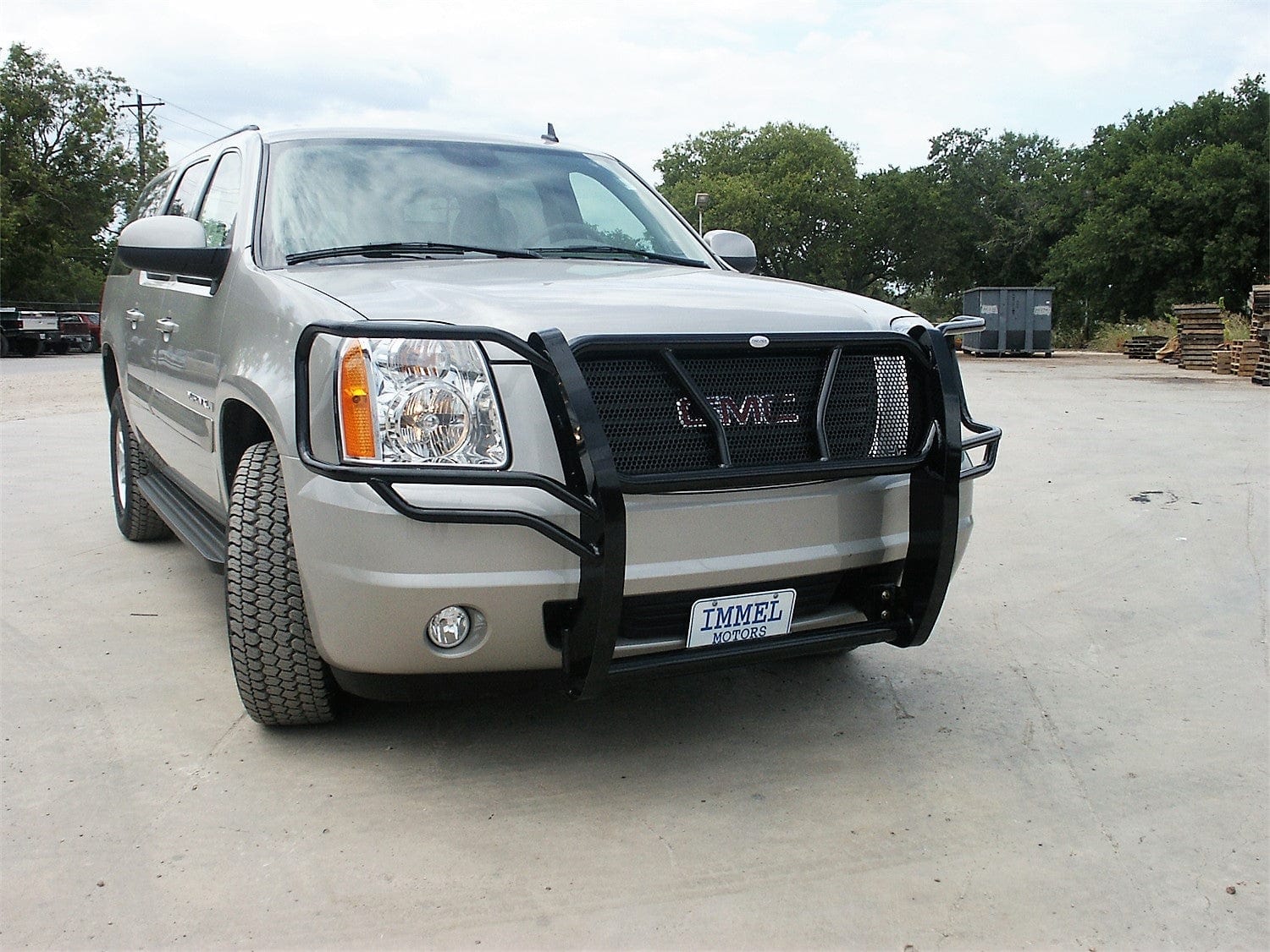 Frontier 200 - 30 - 7003 2007 - 2014 GMC Yukon/Yukon XL 1500 Grille Guard - Rugged Truck Gear