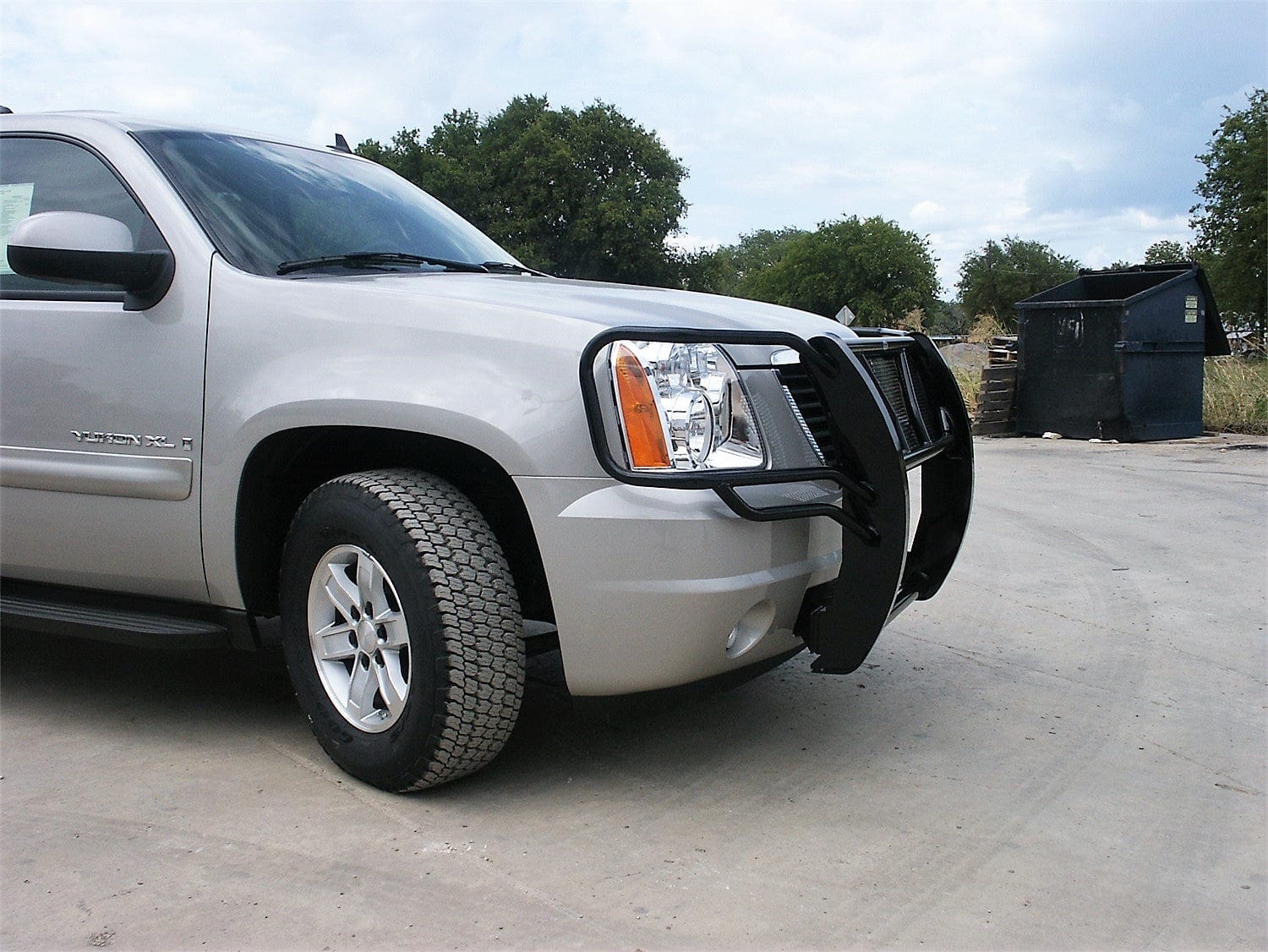 Frontier 200 - 30 - 7003 2007 - 2014 GMC Yukon/Yukon XL 1500 Grille Guard - Rugged Truck Gear