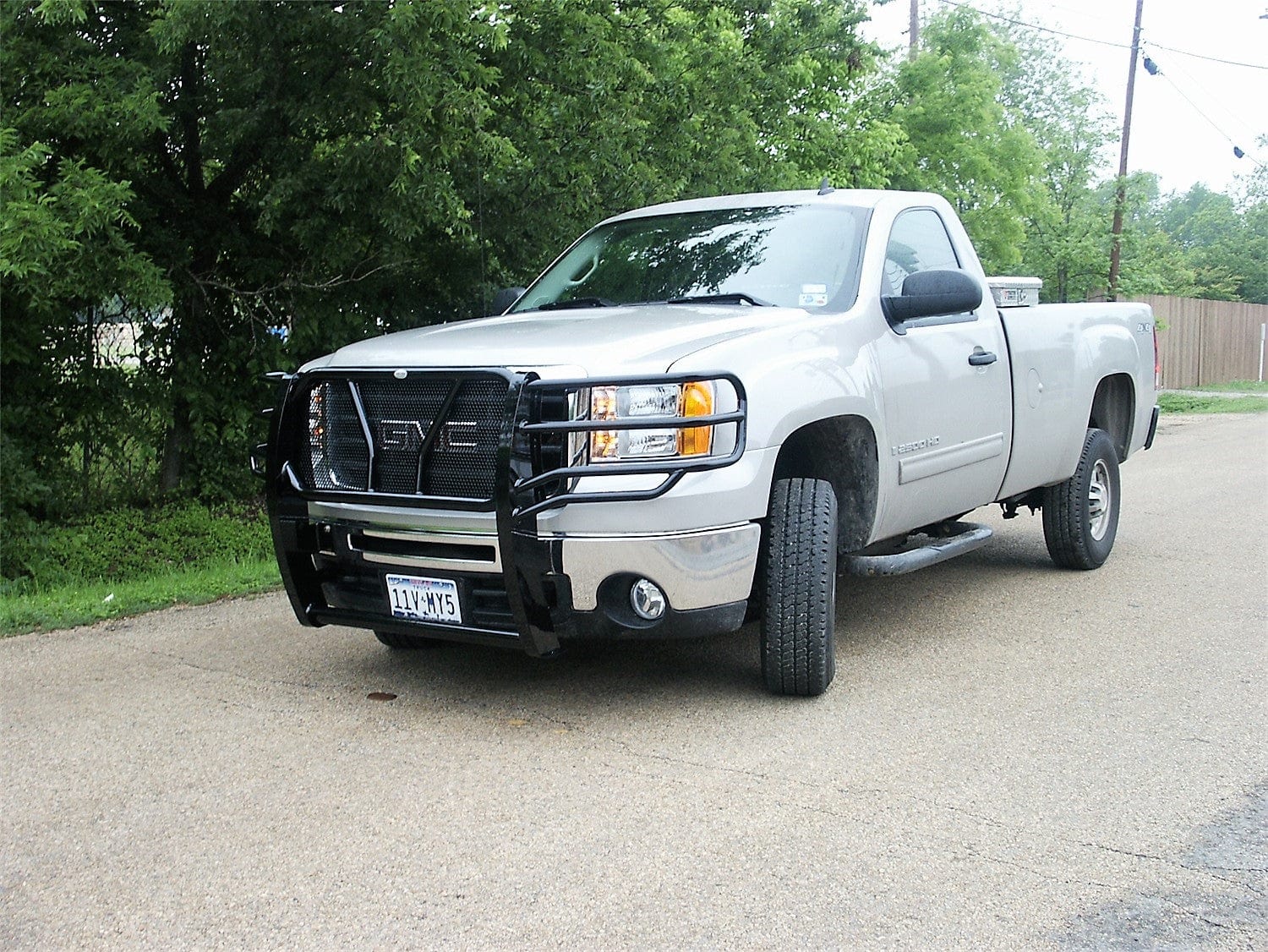 Frontier 200 - 30 - 7006 2007 - 2010 GMC Sierra 2500/3500 HD Grille Guard - Rugged Truck Gear