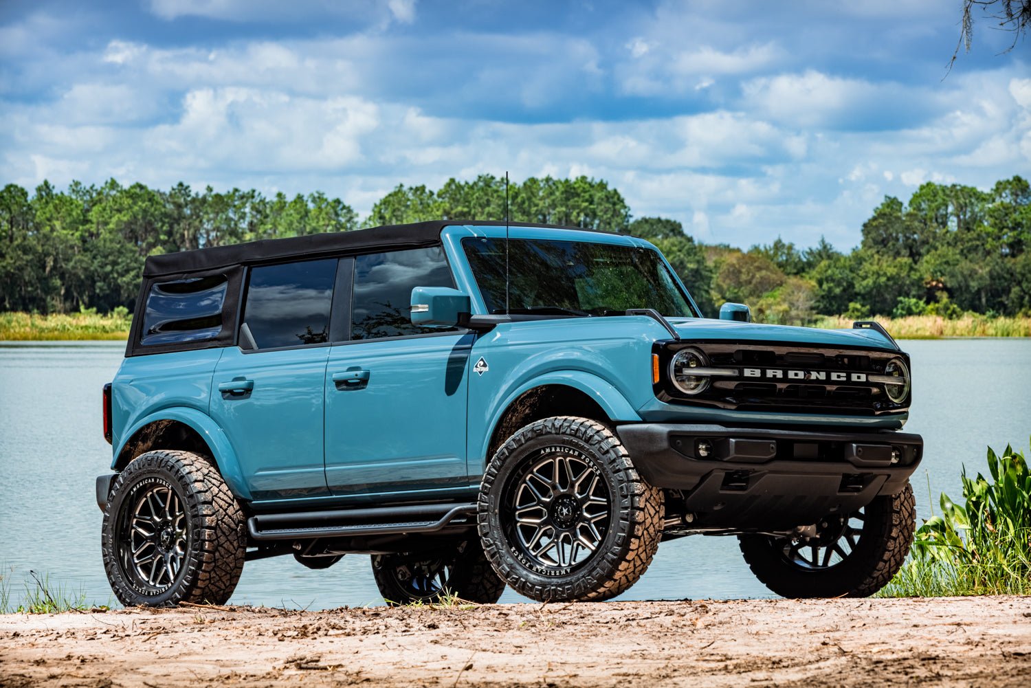 Go Rhino D14129T 2021 - 2024 Ford Bronco D1 Dominator Series Xtreme Side Steps with Rocker Panel Mounting Bracket Kit - Rugged Truck Gear