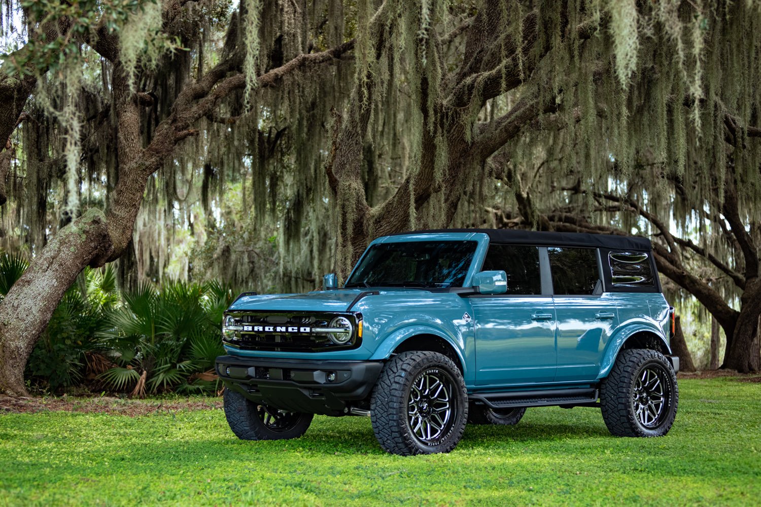 Go Rhino D14129T 2021 - 2024 Ford Bronco D1 Dominator Series Xtreme Side Steps with Rocker Panel Mounting Bracket Kit - Rugged Truck Gear