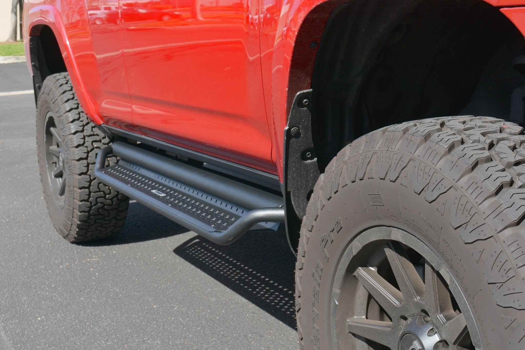 Go Rhino D14425T 2018 - 2024 Toyota 4Runner SR5 Premium/TRD Off - Road/TRD Off - Road Premium/TRD Pro D1 Dominator Series Xtreme Side Steps with Rocker Panel Mounting Bracket Kit - Rugged Truck Gear