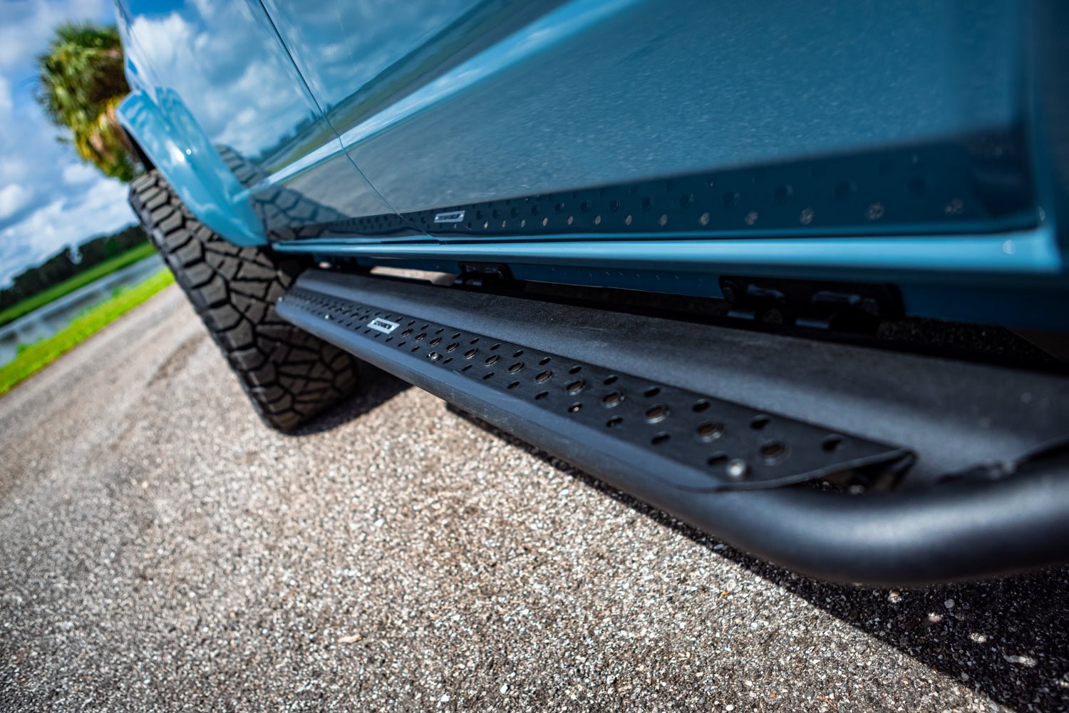 Go Rhino DSS4129T 2021 - 2024 Ford Bronco Dominator Series Xtreme DSS Side Steps with Rocker Panel Mounting Bracket Kit - Rugged Truck Gear