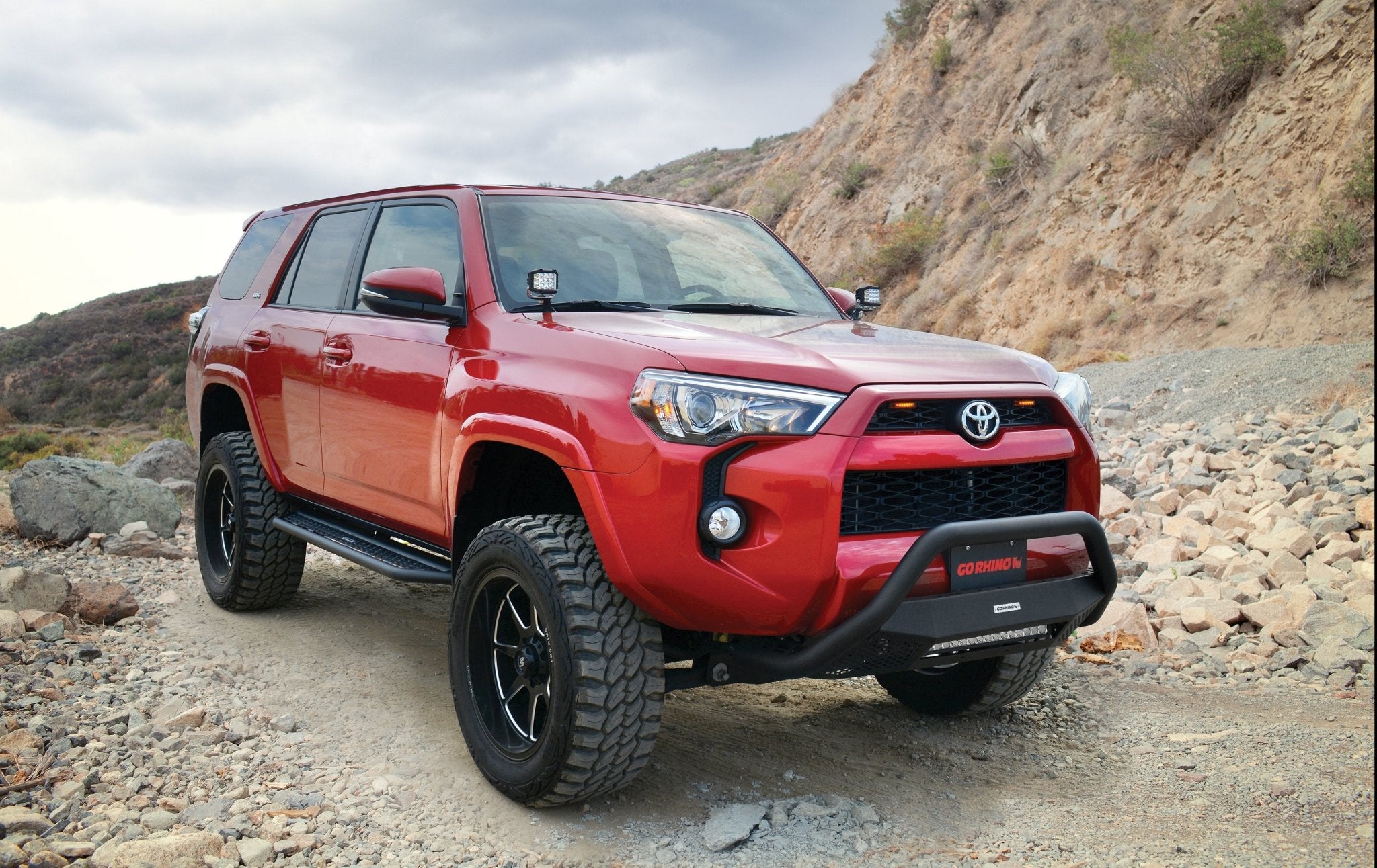 Go Rhino FSD64425T 2018 - 2024 Toyota 4Runner SR5 Premium/TRD Pro D6 Dominator Series Xtreme Side Steps with Frame Mounting Bracket Kit - Rugged Truck Gear