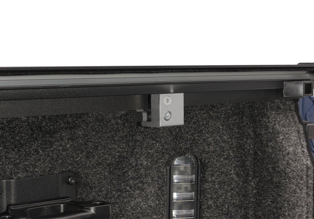 Retrax IX 30322 1999 - 2005 Ford F250/F350 Super Duty Retractable Hard Tonneau Cover 8 ft. Bed - Rugged Truck Gear