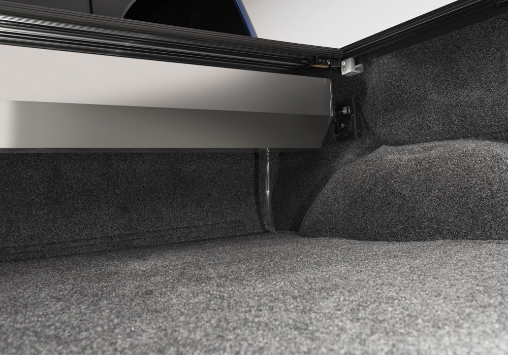 Retrax IX 30322 1999 - 2005 Ford F250/F350 Super Duty Retractable Hard Tonneau Cover 8 ft. Bed - Rugged Truck Gear