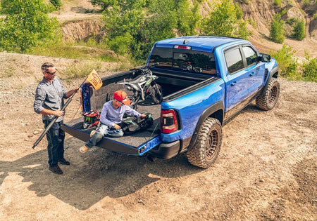 Retrax IX 30322 1999 - 2005 Ford F250/F350 Super Duty Retractable Hard Tonneau Cover 8 ft. Bed - Rugged Truck Gear