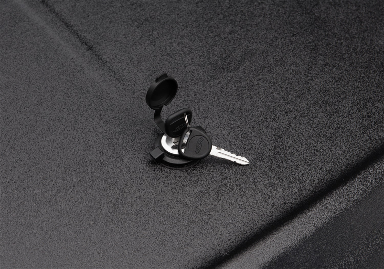 UnderCover SE UC1126 2014 - 2019 Chevy Silverado 1500 One - Piece Tonneau Cover 8 ft. Bed - Rugged Truck Gear