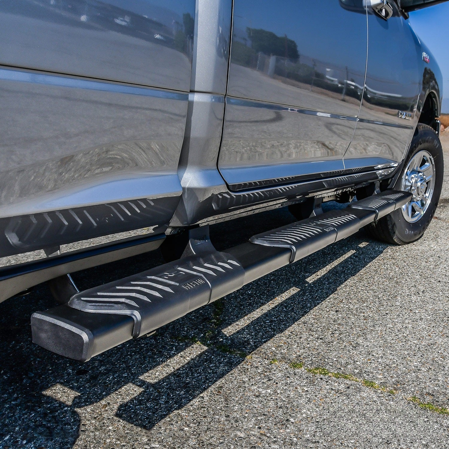 Westin 28 - 534785 2019 - 2023 Dodge Ram 2500/3500 R5 M - Series Wheel - to - Wheel Nerf Step Bars - Rugged Truck Gear